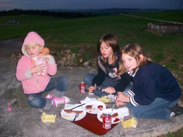 Trop bon le steack frites sur le fort !!!! Fort casso 2010