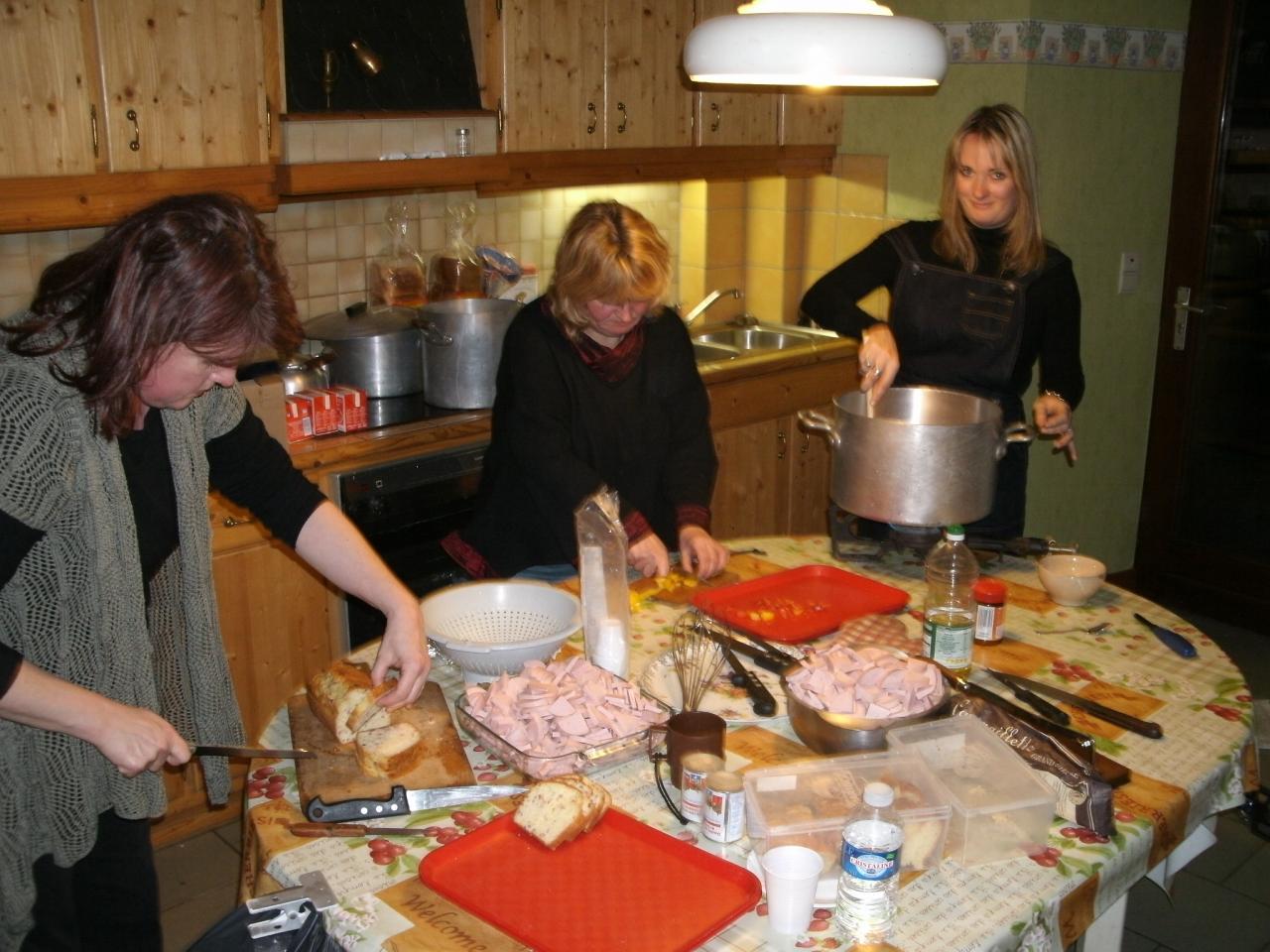 Préparation du repas au gite Bastogne 2011